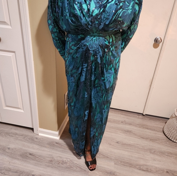 TADASHI SHOJI Elegant Peacock Blue/Green Sequin Dress - Picture 12 of 17